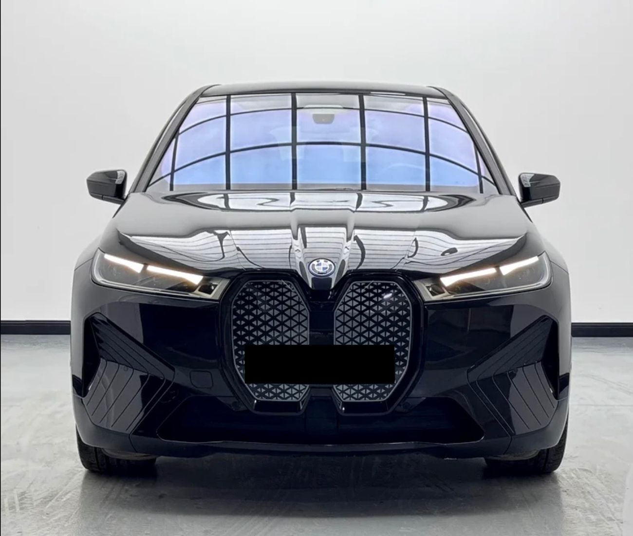 بي أم دبليو iX BMW iX xDrive50 – GCC Spec – Crypto Accepted – 2023 – 77,000 km