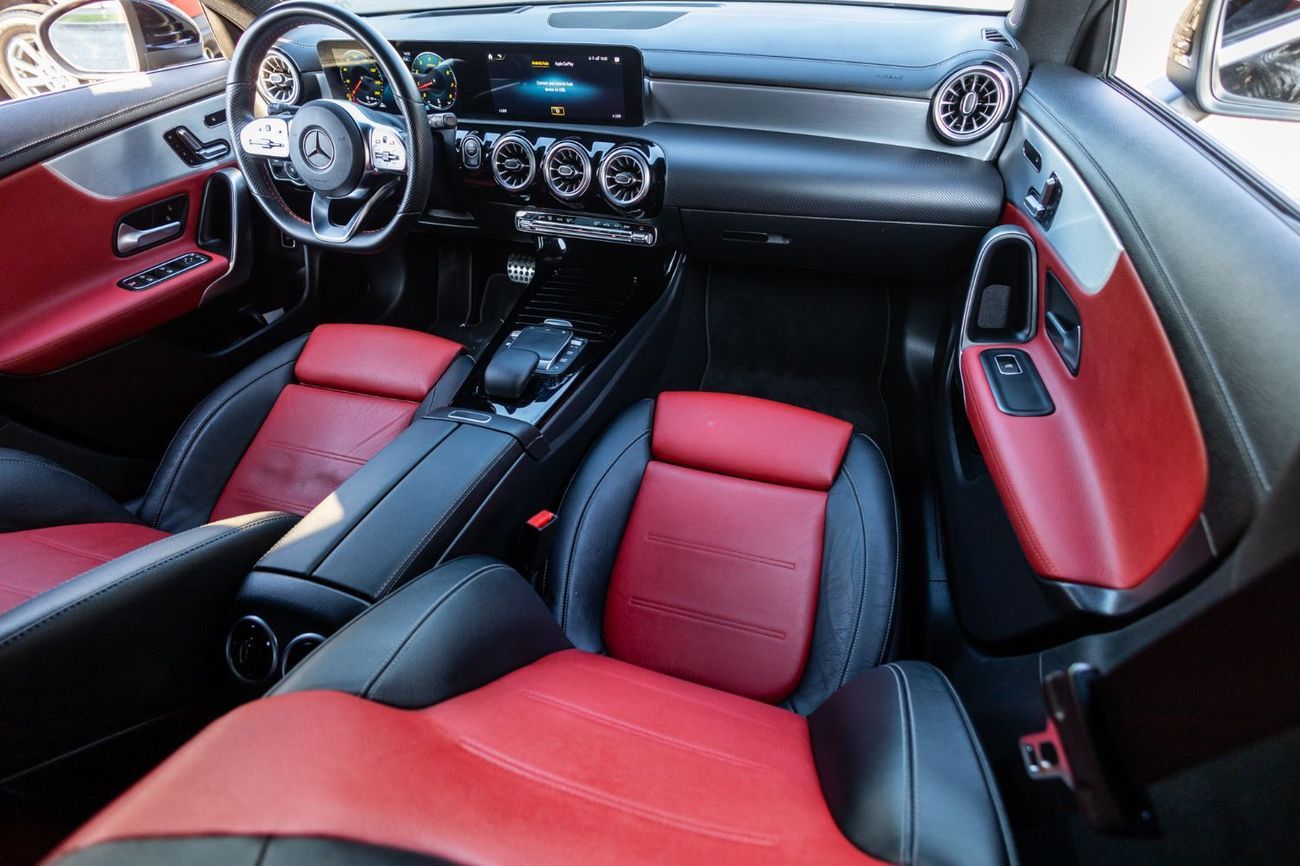 Mercedes-Benz CLA 250 Std 2.0L (221 HP)