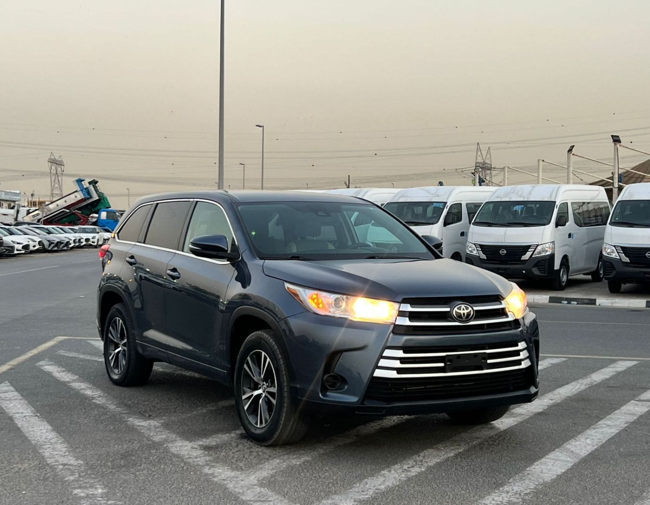 تويوتا هايلاندر 2018 Toyota Highlander Mid Option 2.7L V4 -AWD 4x4 - Rear Camera - Leather Seat