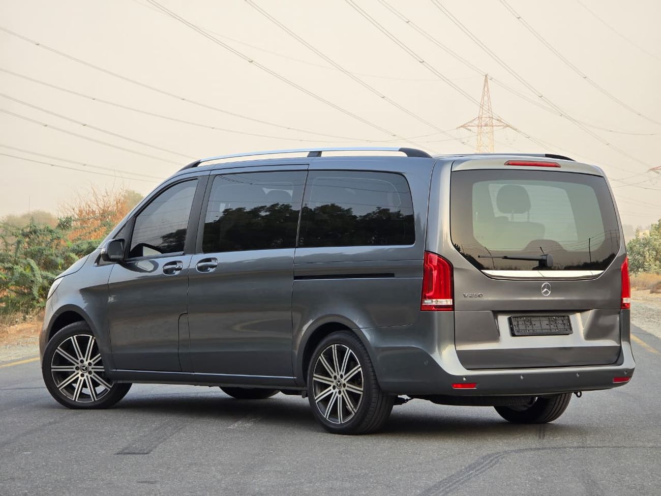 Mercedes-Benz V 250 Std 2.1L MERCEDES V-250 2020 GCC // 2KEYS // FULL OPITION // PERFECT CONDITION