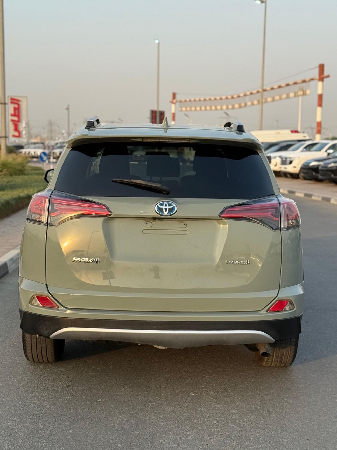 تويوتا راف ٤ Hybrid XLE 2.5 L full option