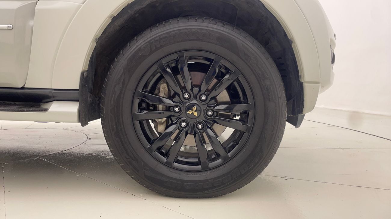 ميتسوبيشي باجيرو SIGNATURE EDITION 3.8 | بدون دفعة مقدمة | اختبار القيادة في المنزل