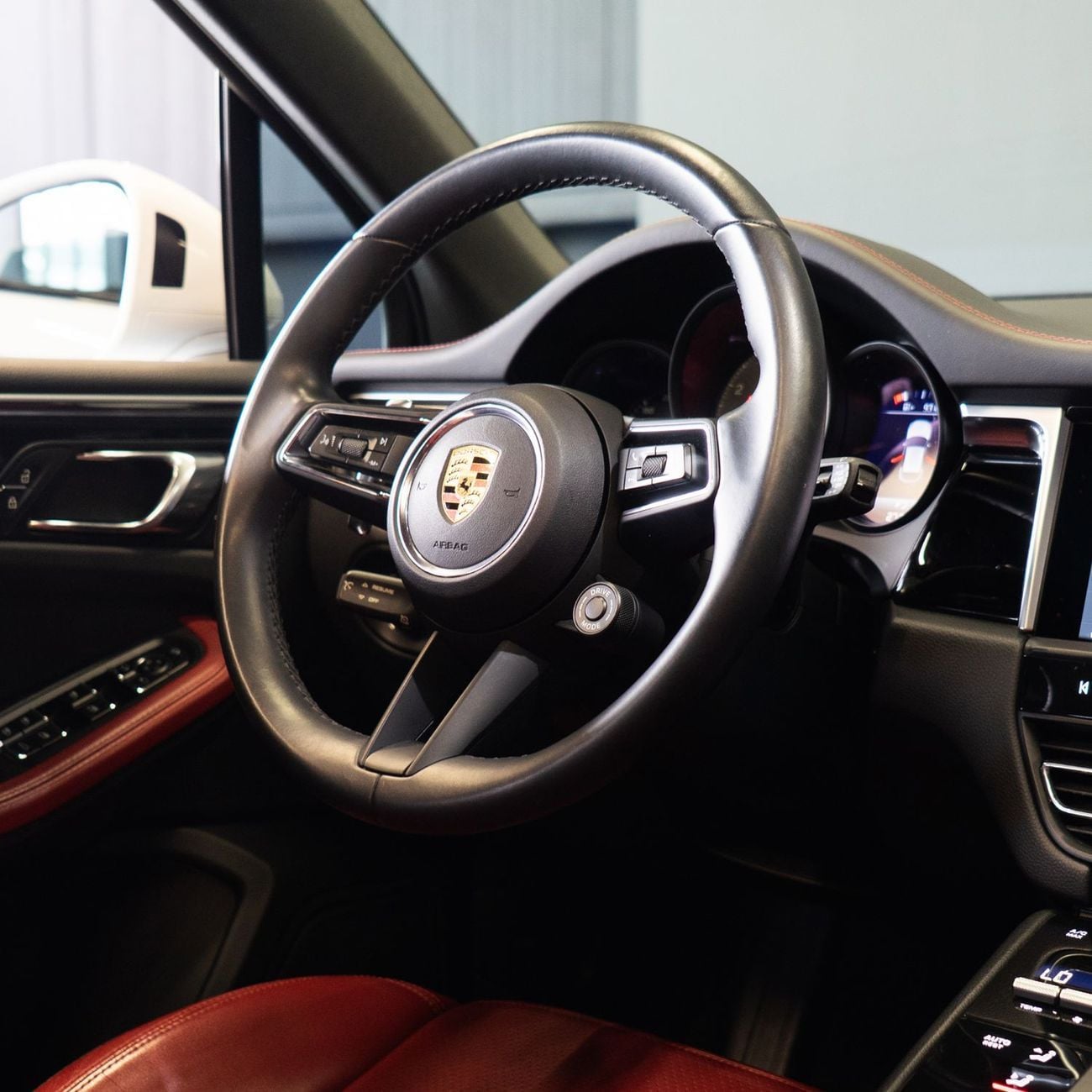 Porsche Macan S 2.9L (375 HP) AED 5,557  P.M • 0% Downpayment • Porsche Macan S  • Agency Warranty