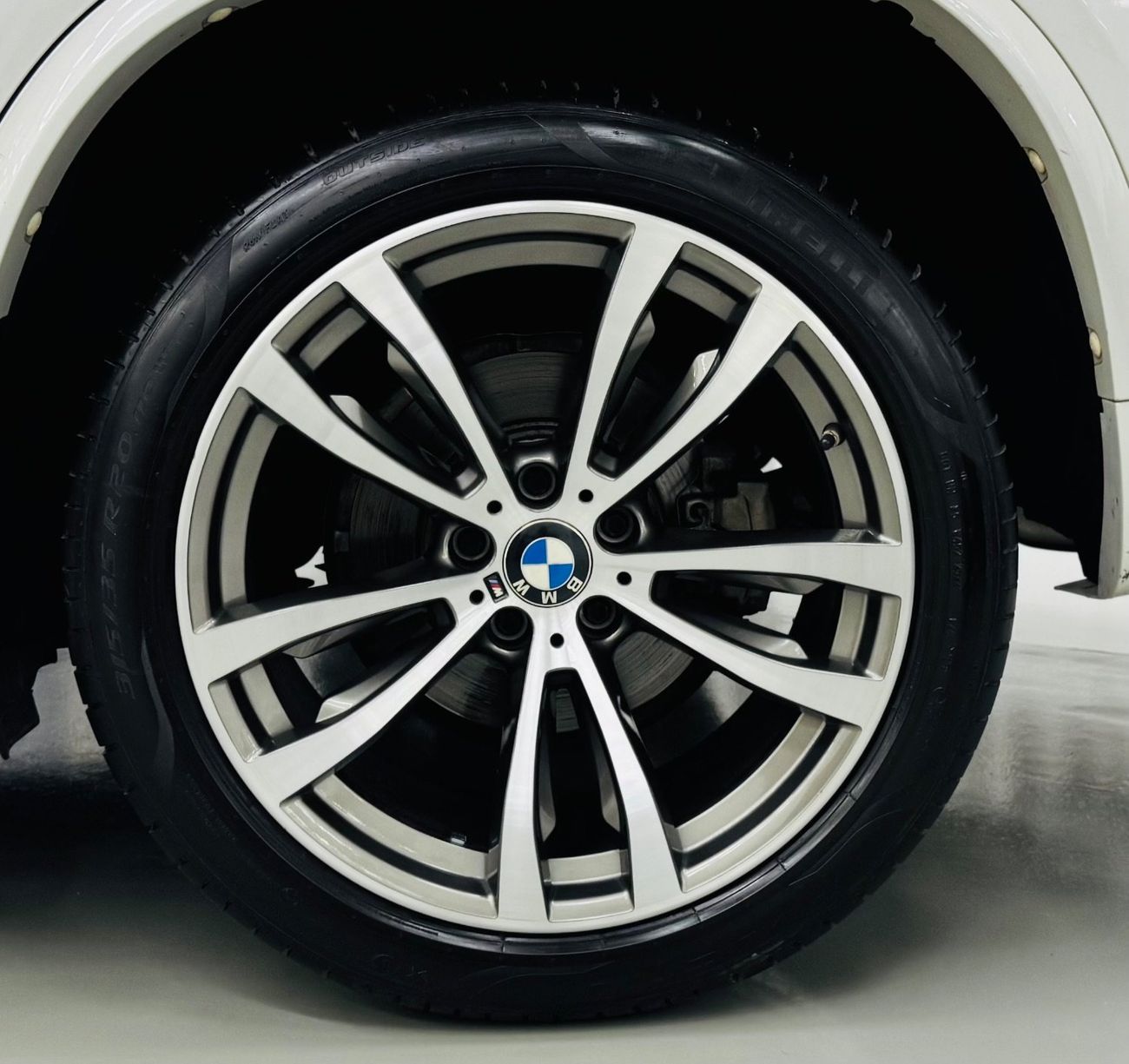 بي أم دبليو X5 35i Exclusive 3.0L (7 Seater)