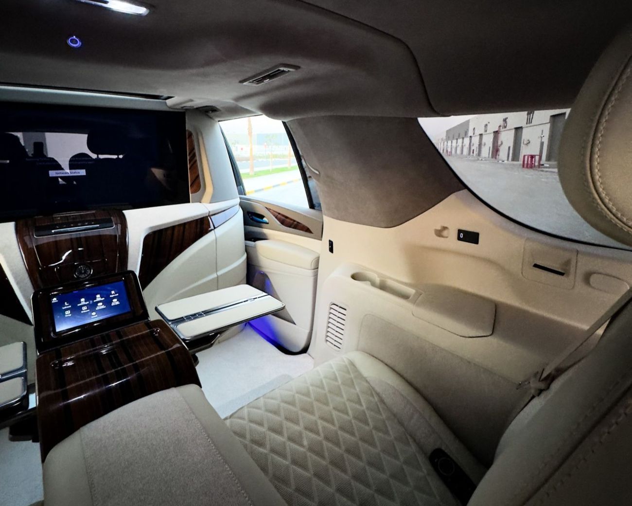 Cadillac Escalade Sport Platinum 6.2L AWD VIP INTERIOR CABIN (EXPORT ONLY)