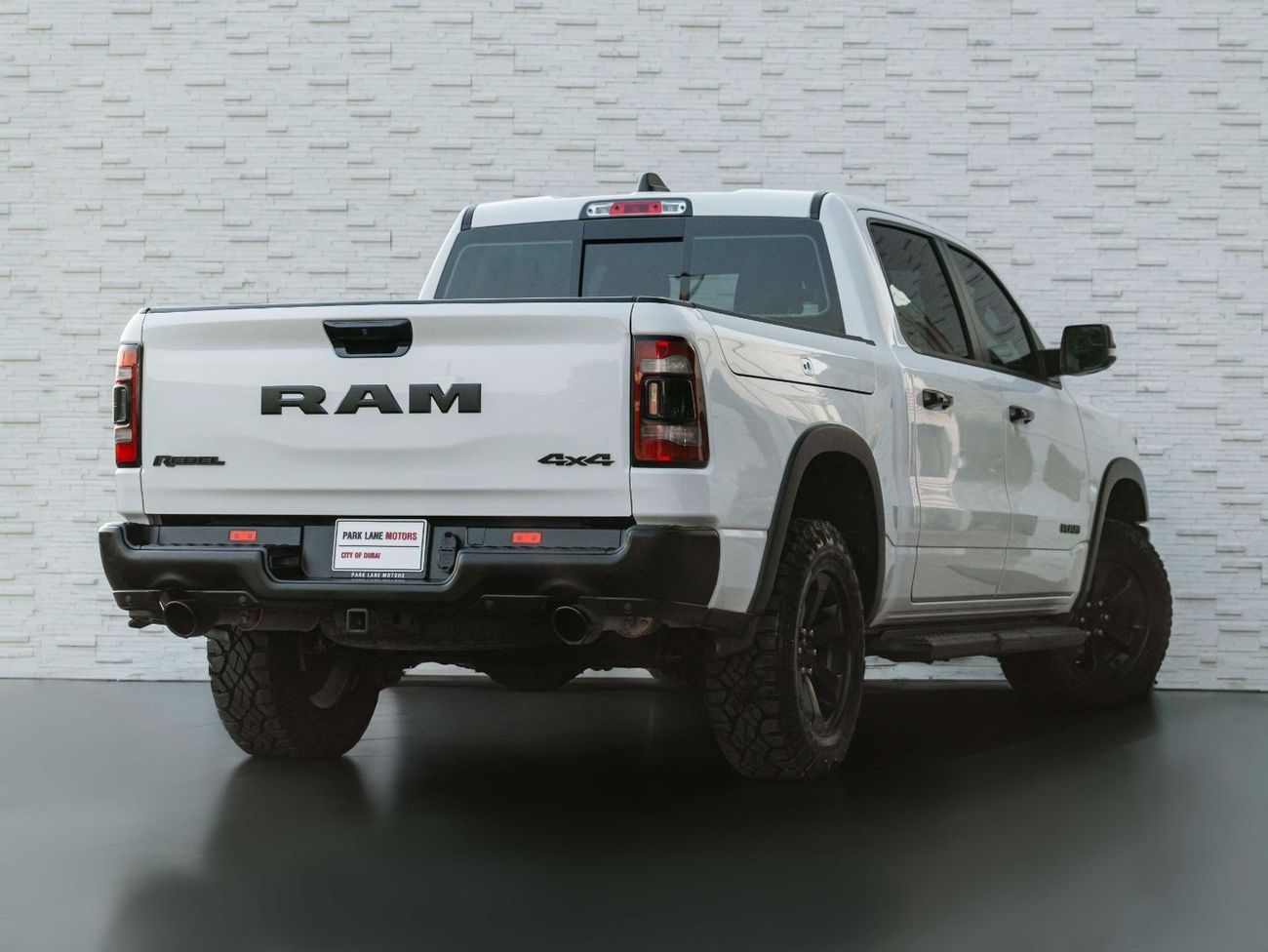 رام 1500 AED 3,302 PM • RAM 1500 REBEL LUXURY • ONLY 28,000 KMS • 5.7L HEMI® V8 • OFFICIAL DODGE WARRANTY