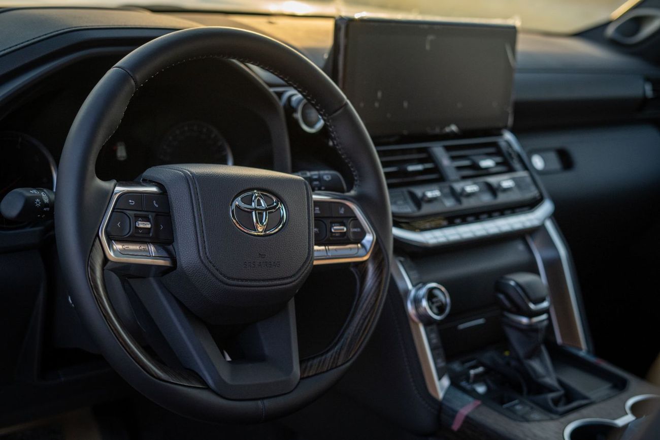 تويوتا لاند كروزر 3.3L DIESEL VXR FULL OPTION WITH RADAR