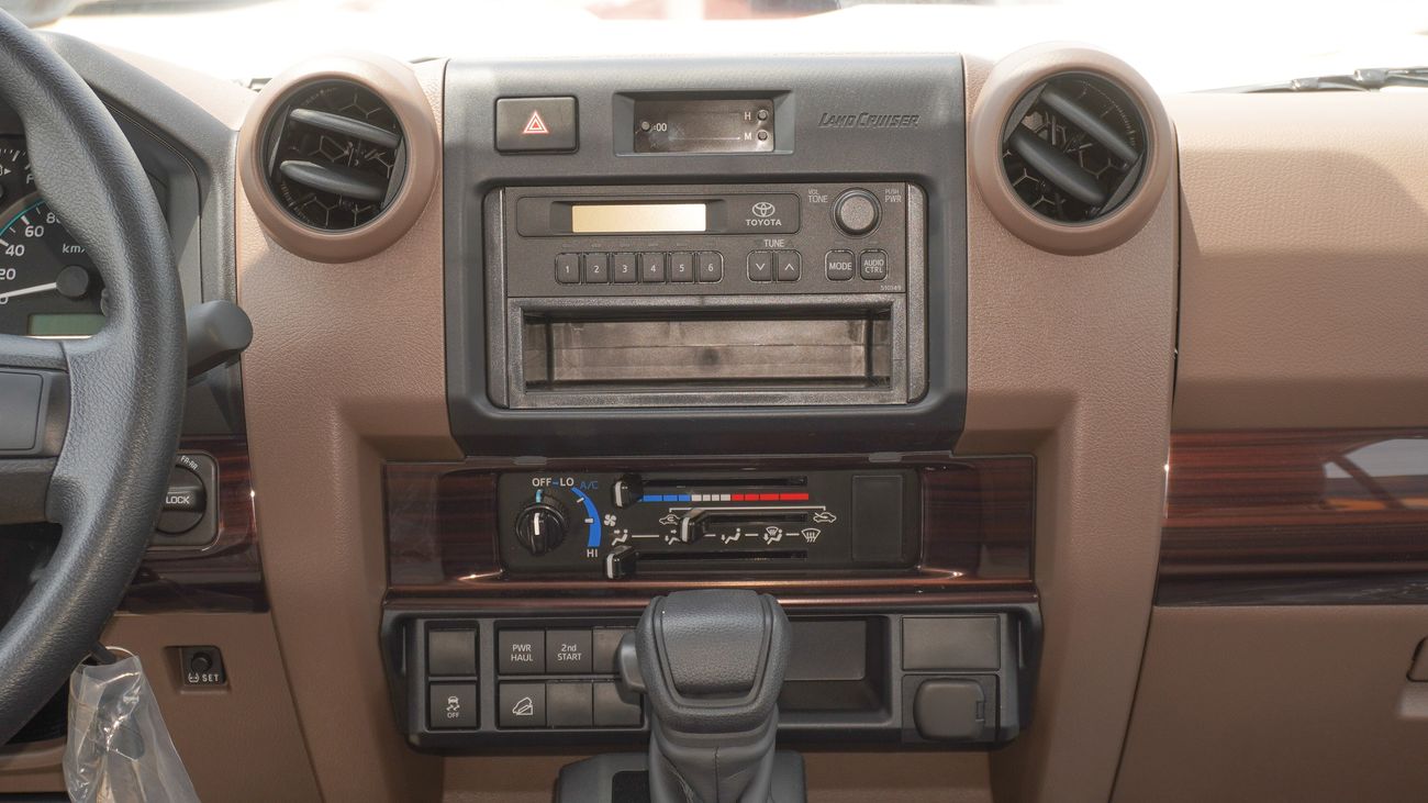 Toyota Land Cruiser Pick Up 4.0L V6 Double Cabin A/T