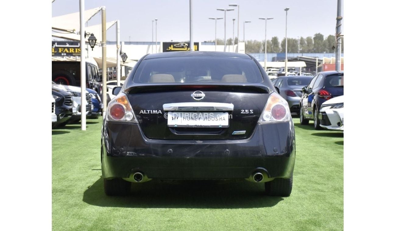 Nissan Altima EXCELLENT DEAL for our Nissan Altima 2.5 S ( 2012 Model ) in Black Color GCC Specs