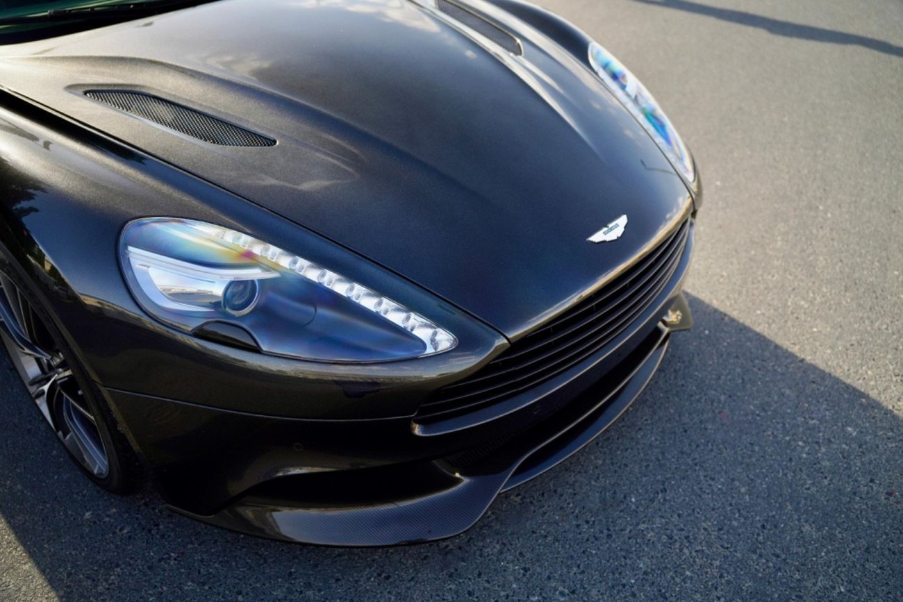 Aston Martin Vanquish Aston Martin Vanquish Carbon Black