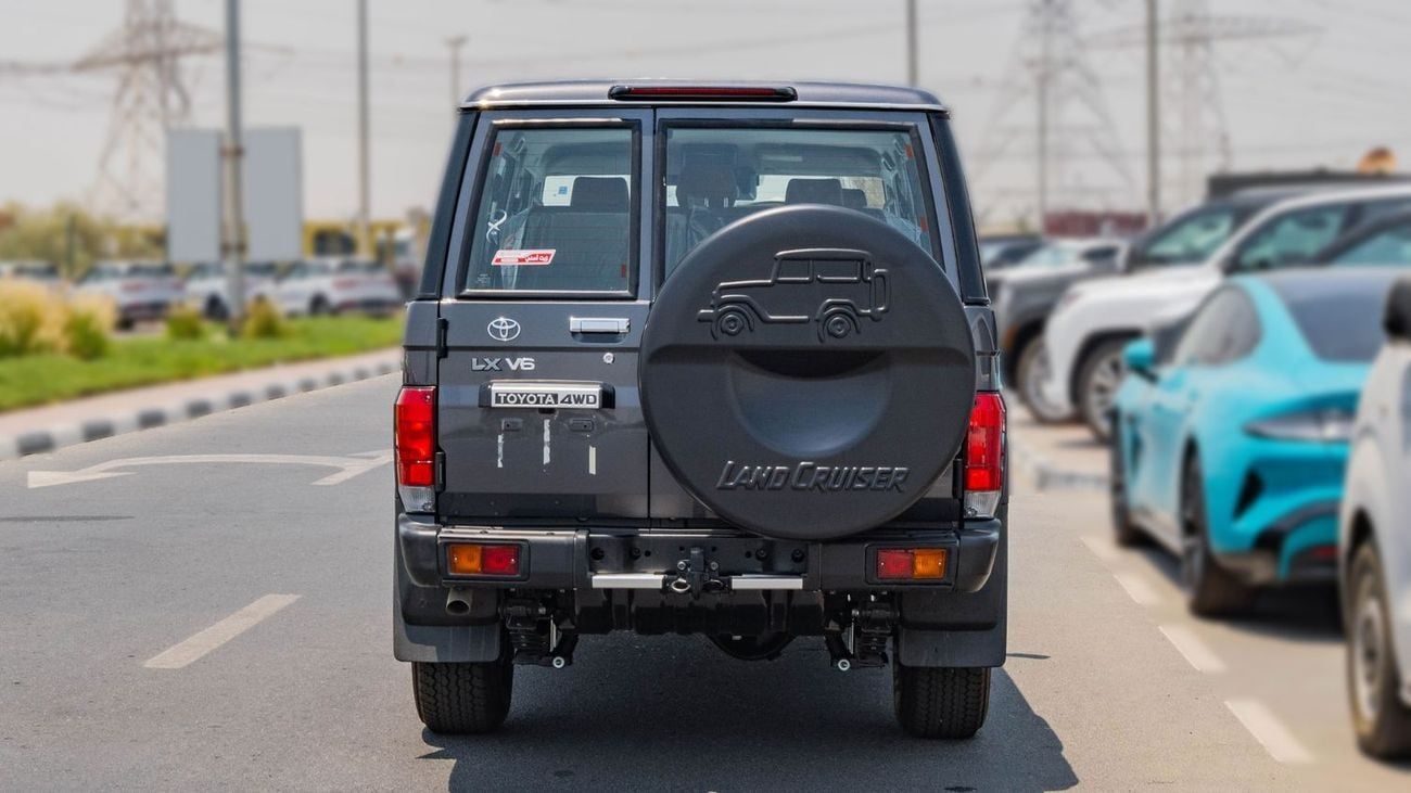 تويوتا لاند كروزر 70 2026 Toyota Land Cruiser LC76 4.0L AT Petrol Full Option (Gray)