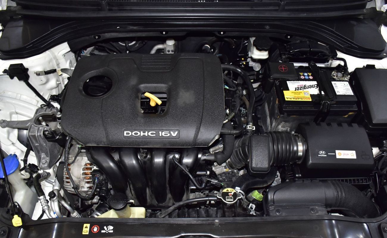 هيونداي إلانترا EXCELLENT DEAL for our Hyundai Elantra ( 2017 Model ) in White Color GCC Specs