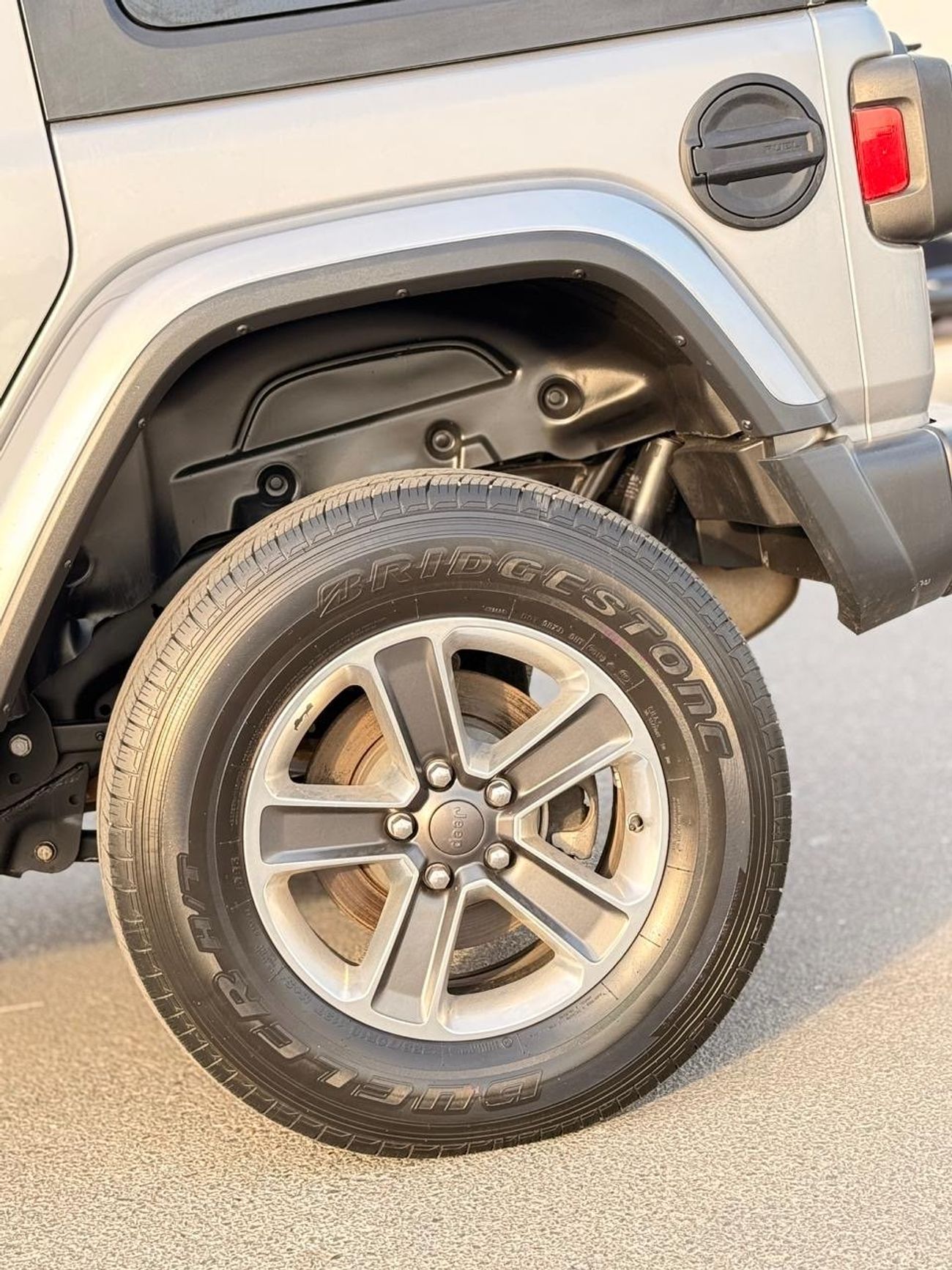 Jeep Wrangler Unlimited Sahara 2.0L A/T