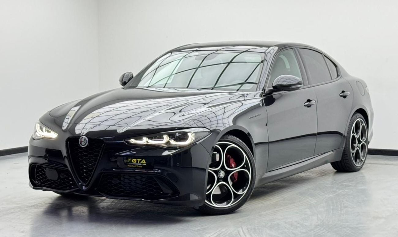 ألفا روميو جوليا 2024 Alfa Romeo Giulia Competizione Q2, 2030 Alfa Romeo Warranty + Service Pack, Very Low Km, GCC