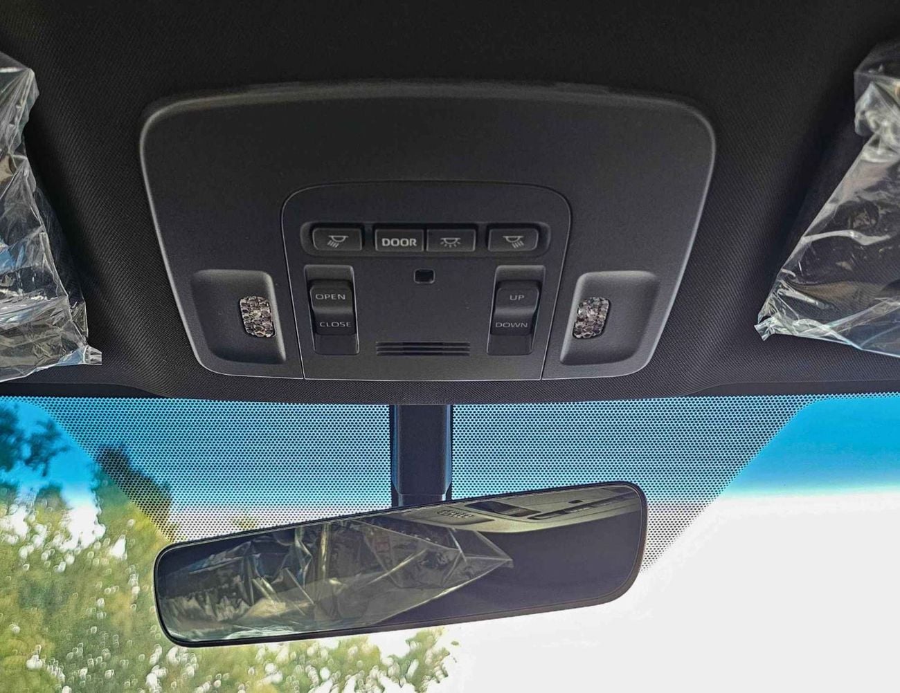 تويوتا كامري LE / 2.5L V4 PETROL / PUSH START / DVD CAMERA / SUNROOF (CODE # CPTLE)