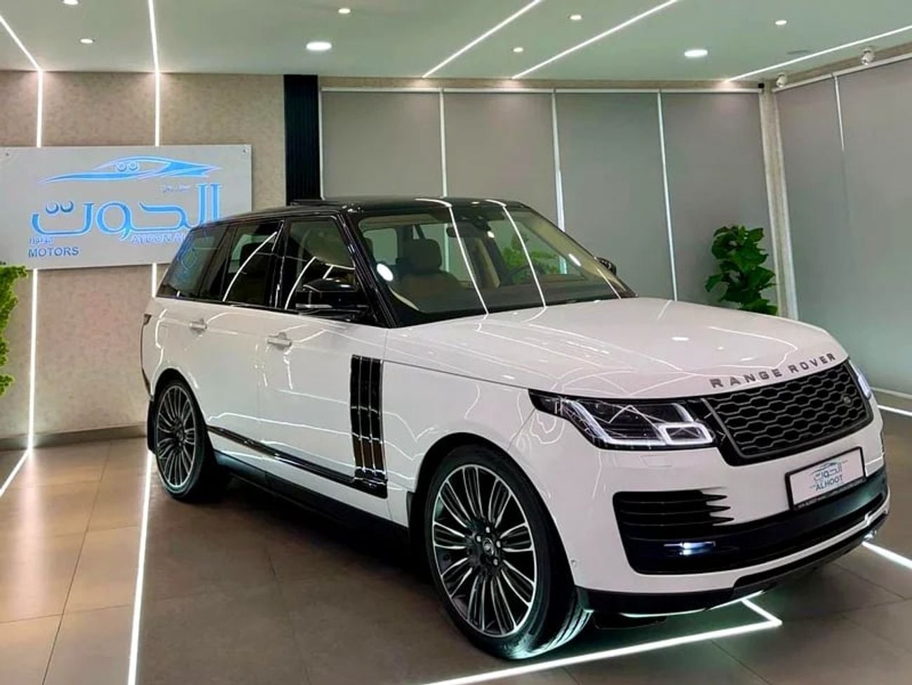 Land Rover Range Rover AUTOBIOGRAPHY KIT RR VOGUE SUPERCHARGED || GCC || FULLY LOADED || SCREENS