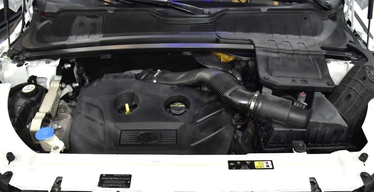 لاند روفر رانج روفر إيفوك EXCELLENT DEAL for our Land Rover Range Rover Evoque ( 2015 Model ) in White Color GCC Specs