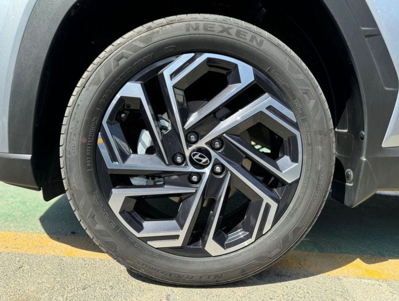 Hyundai Tucson PREMIUM HYUNDAI TUCSON 1.6T - 2025 MODEL - SILVER COLOR