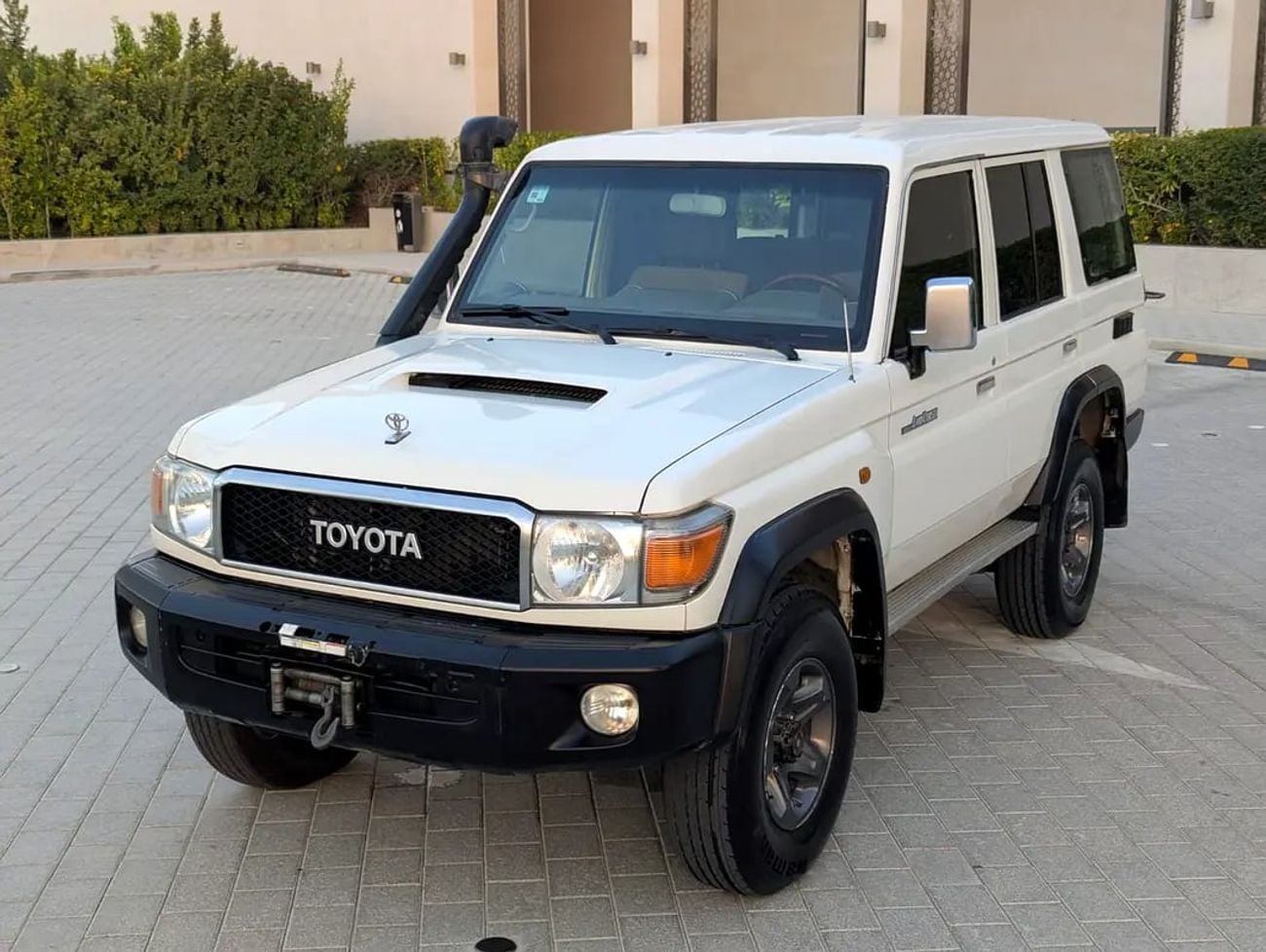 تويوتا لاند كروزر 70 Land Cruiser 76 Series 1VD-FTV 4.5L V8 Turbo-Diesel Excellent Condition