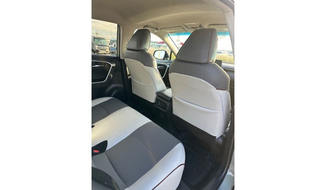 Toyota RAV4 XLE 4WD push start, leather seats,