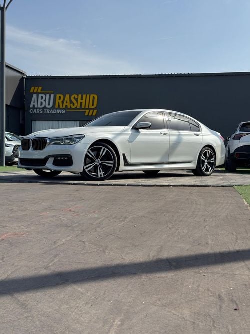 BMW 750Li Luxury 4.4L (443 HP)