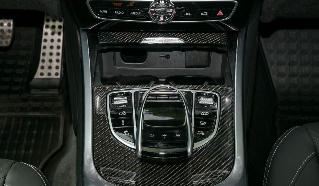 Mercedes-Benz G 63 AMG Mercedes G63 AMG - Special Color Emerald Green - Carbon Fiber - Rear Entertainment System - 2024