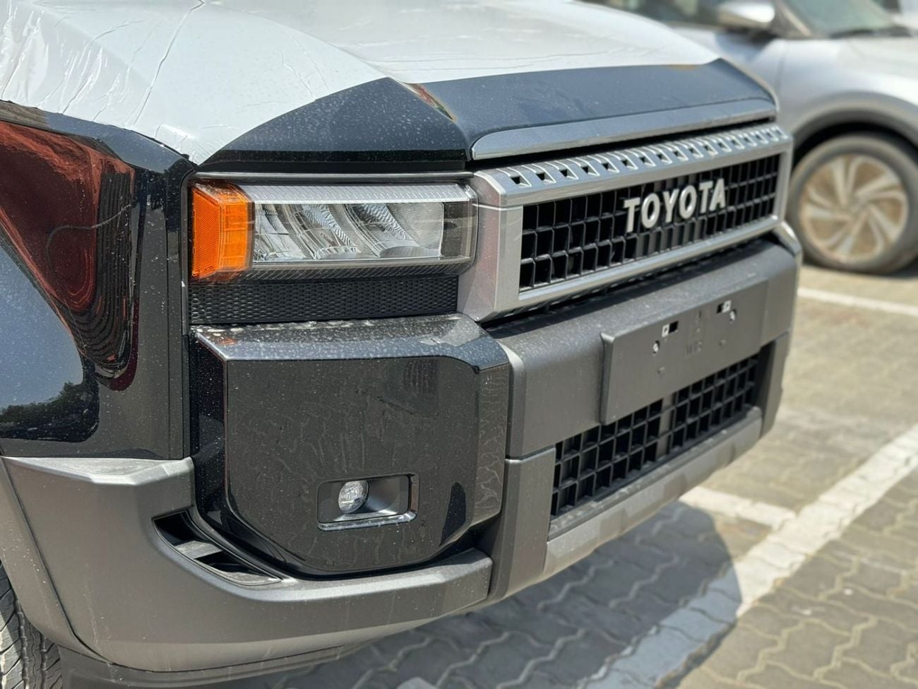 تويوتا برادو Limited 2.8L Diesel Auto ( Export to Africa Only)