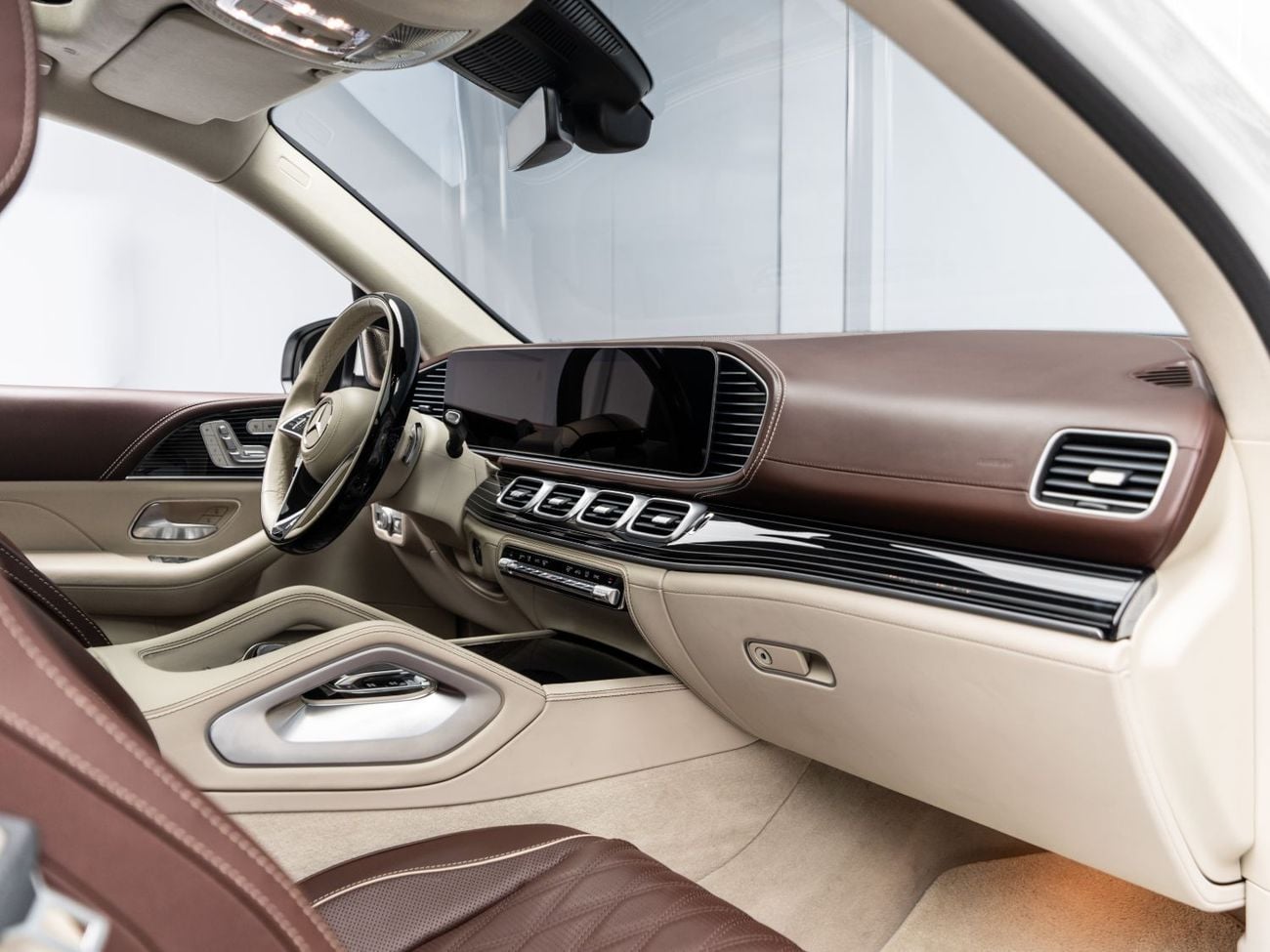 مرسيدس مايباخ gls600 مايباخ BUY NOW, PAY 2027 | THE BLACKLINE STANDARD | 2029 Mercedes Warranty + Service Contract, Low KMs, GCC