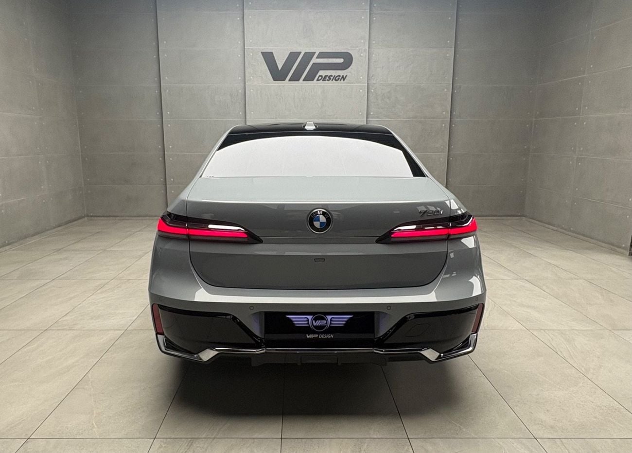 BMW 735i 2024 | GCC Specs | Agency Warranty & Service