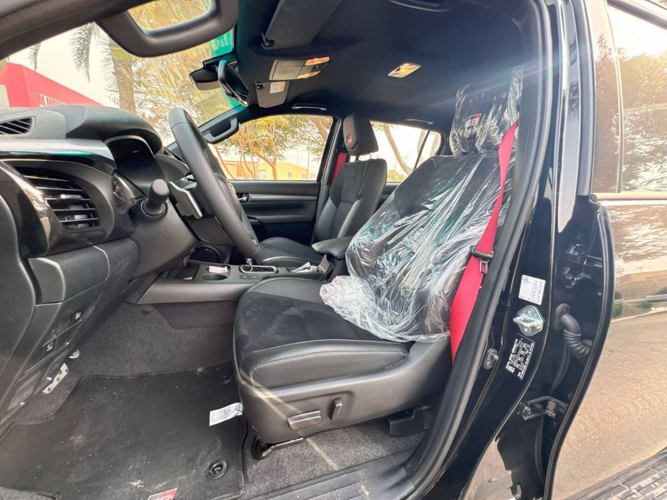 تويوتا هيلوكس 2025 TOYOTA Hilux Dcab 4x4 2.8L GR-S W/RADAR BRAND NEW 0KM