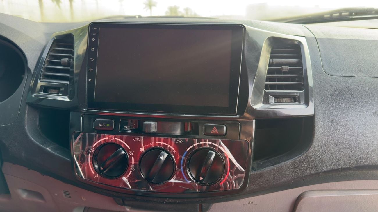 Toyota Hilux DOUBLE CABIN | PREMIUM RED INTERIOR | MANUAL 2.5L DIESEL | MULTIMEDIA SCREEN | LHD | 2007