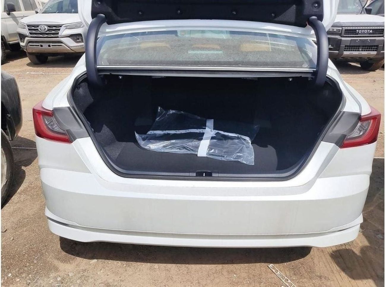 Toyota Camry Toyota Camry Twin engine 2.0 HGVP Deluxe 2024