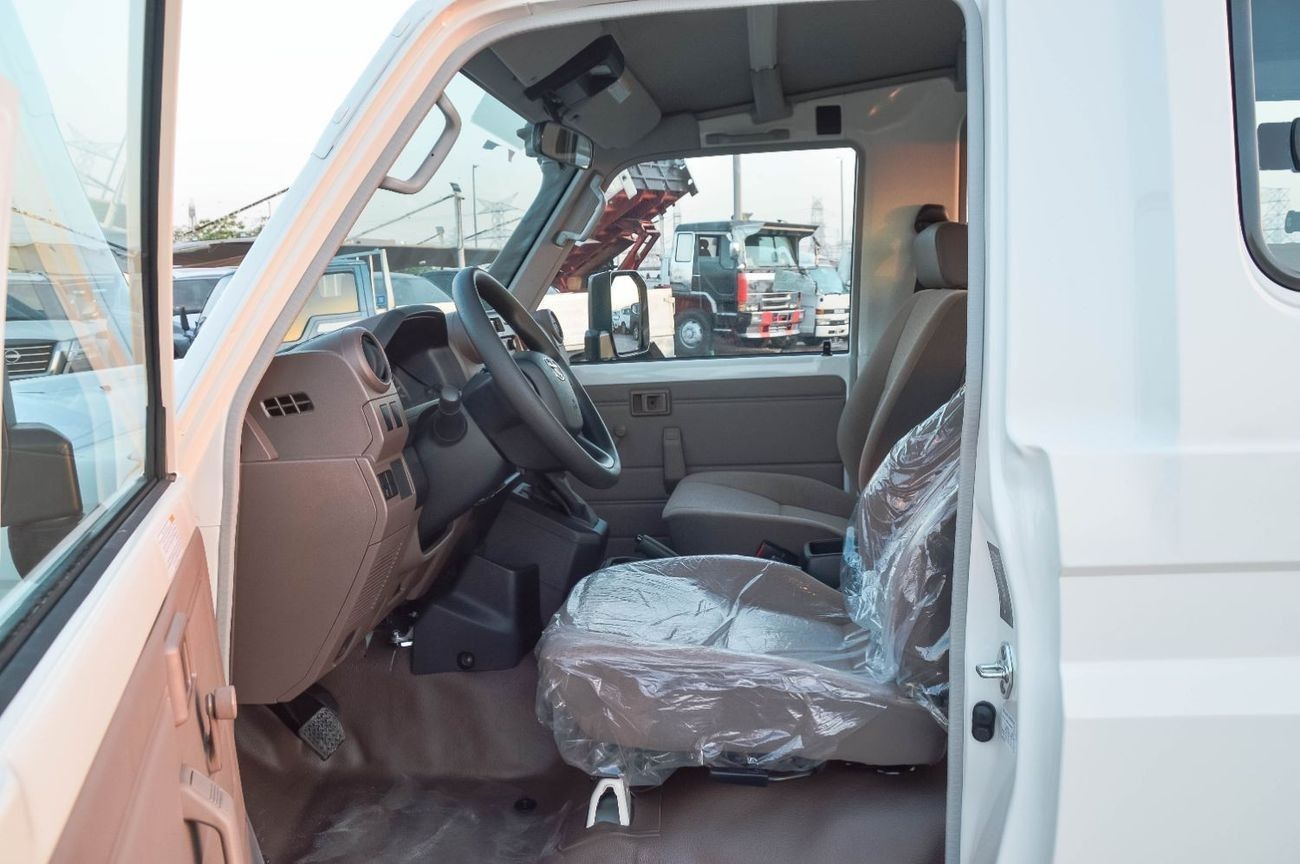 Toyota Land Cruiser 70 TOYOTA LAND CRUISER 78 2.8L AT 3 DOOR 4WD SUV 2025