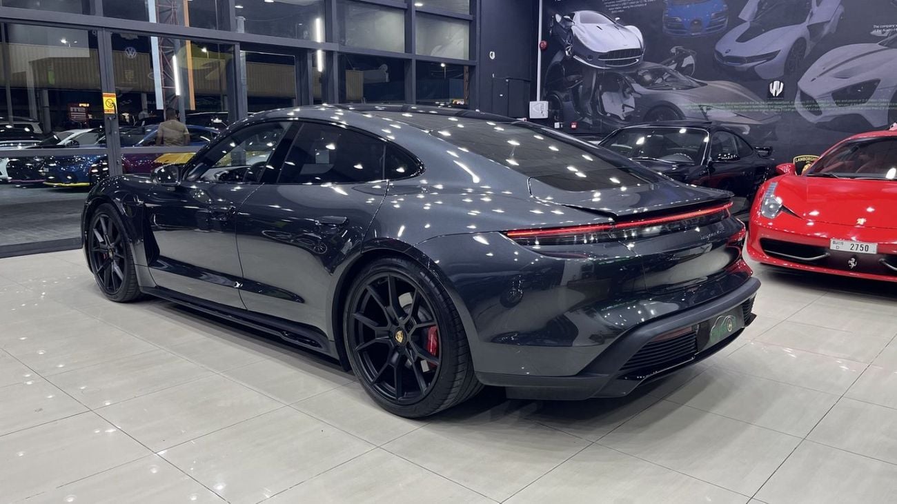 بورش تايكان Porsche Taycan GTS 2022