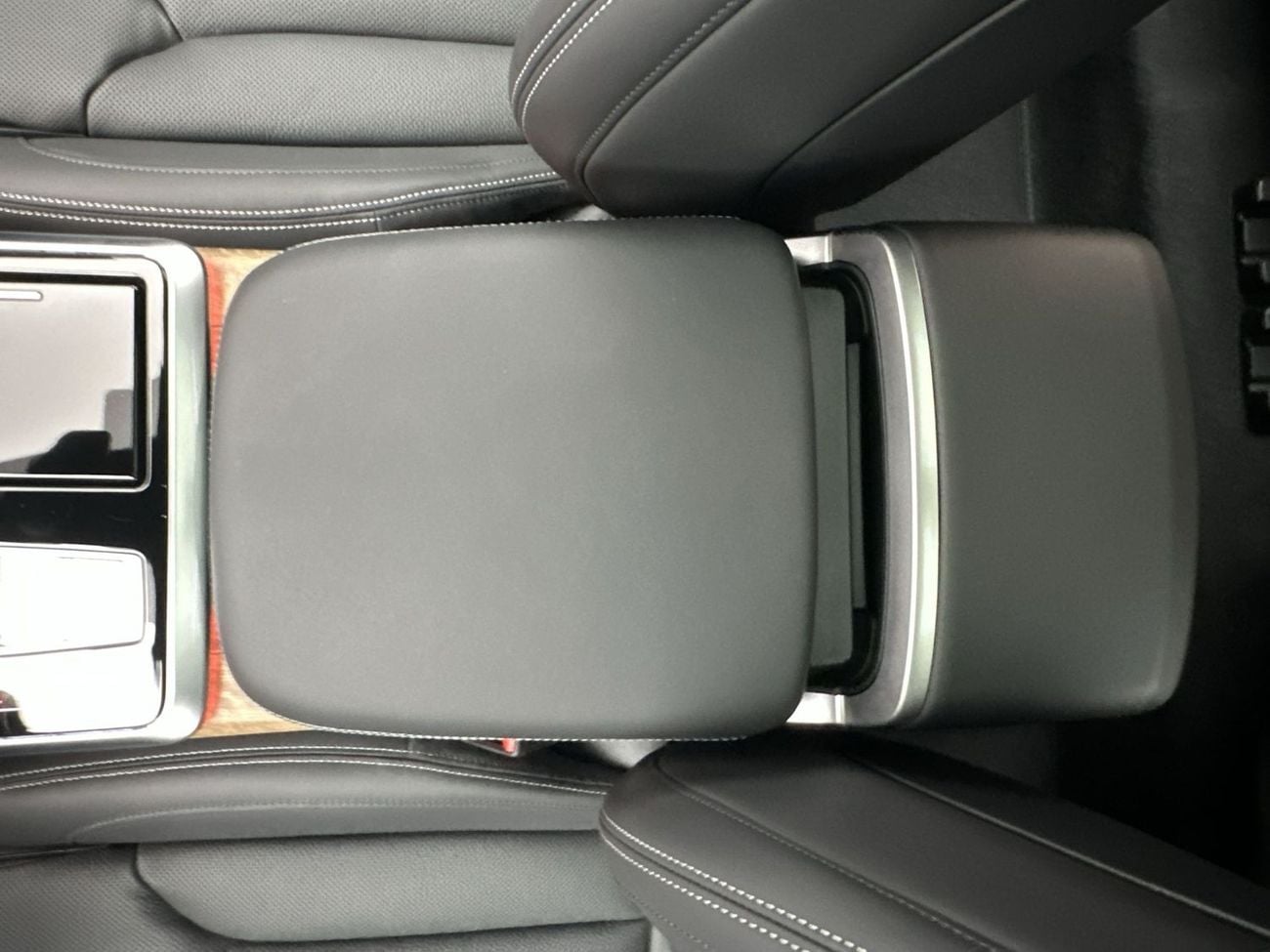 أودي Q8 55 TFSI quattro (340 HP) Luxury (Ref# 020191)