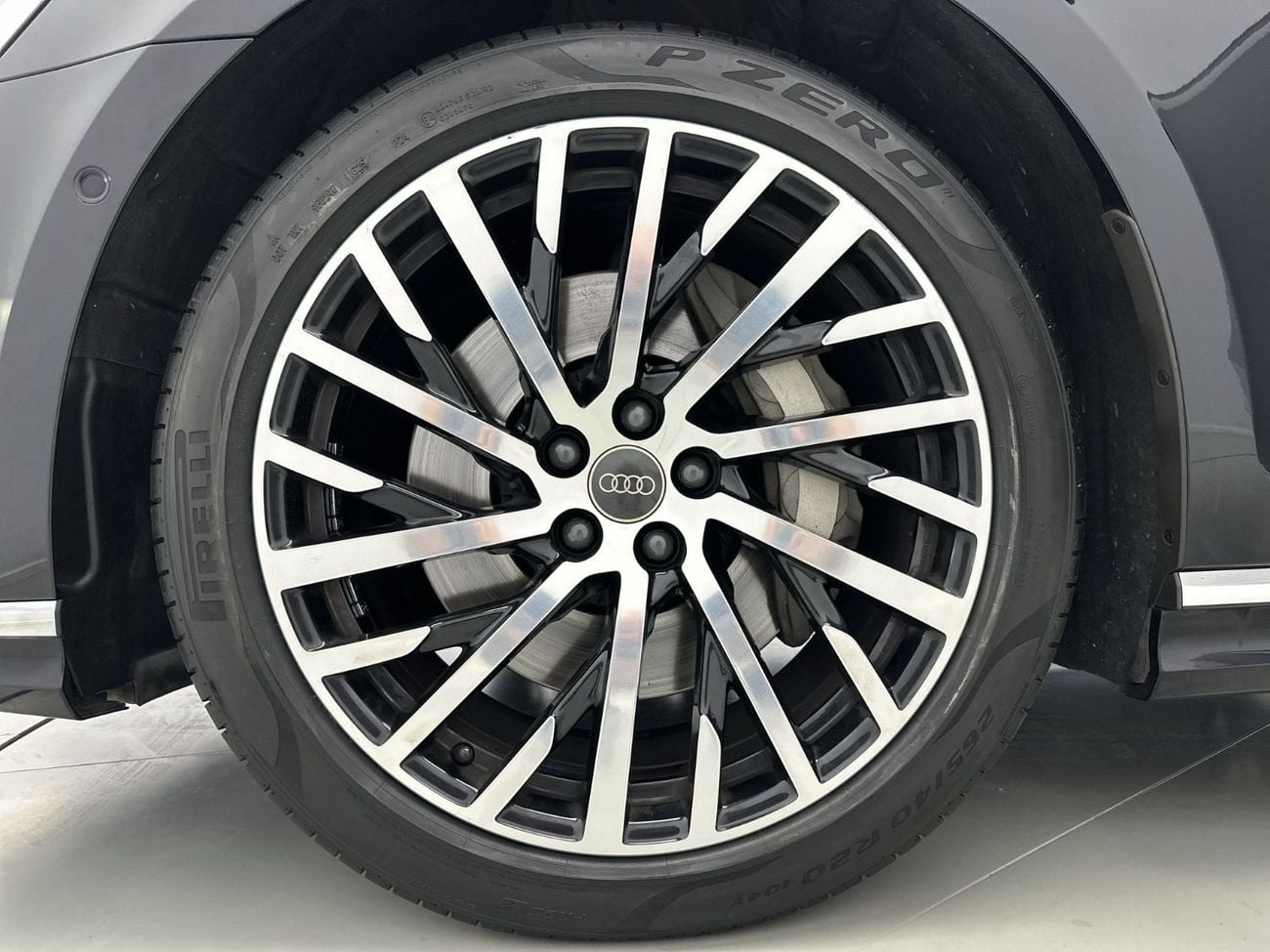 أودي A8 L 55 TFSI quattro Business Edition 3.0L 340hp (Ref# 05520)