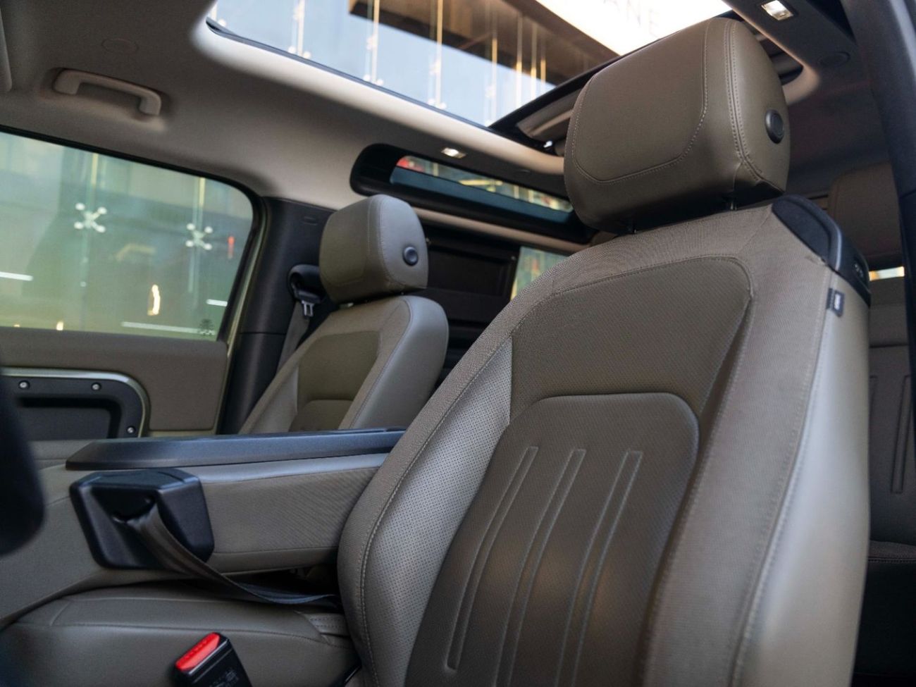 Land Rover Defender P400 90 First Edition 3.0L (6 Seater)