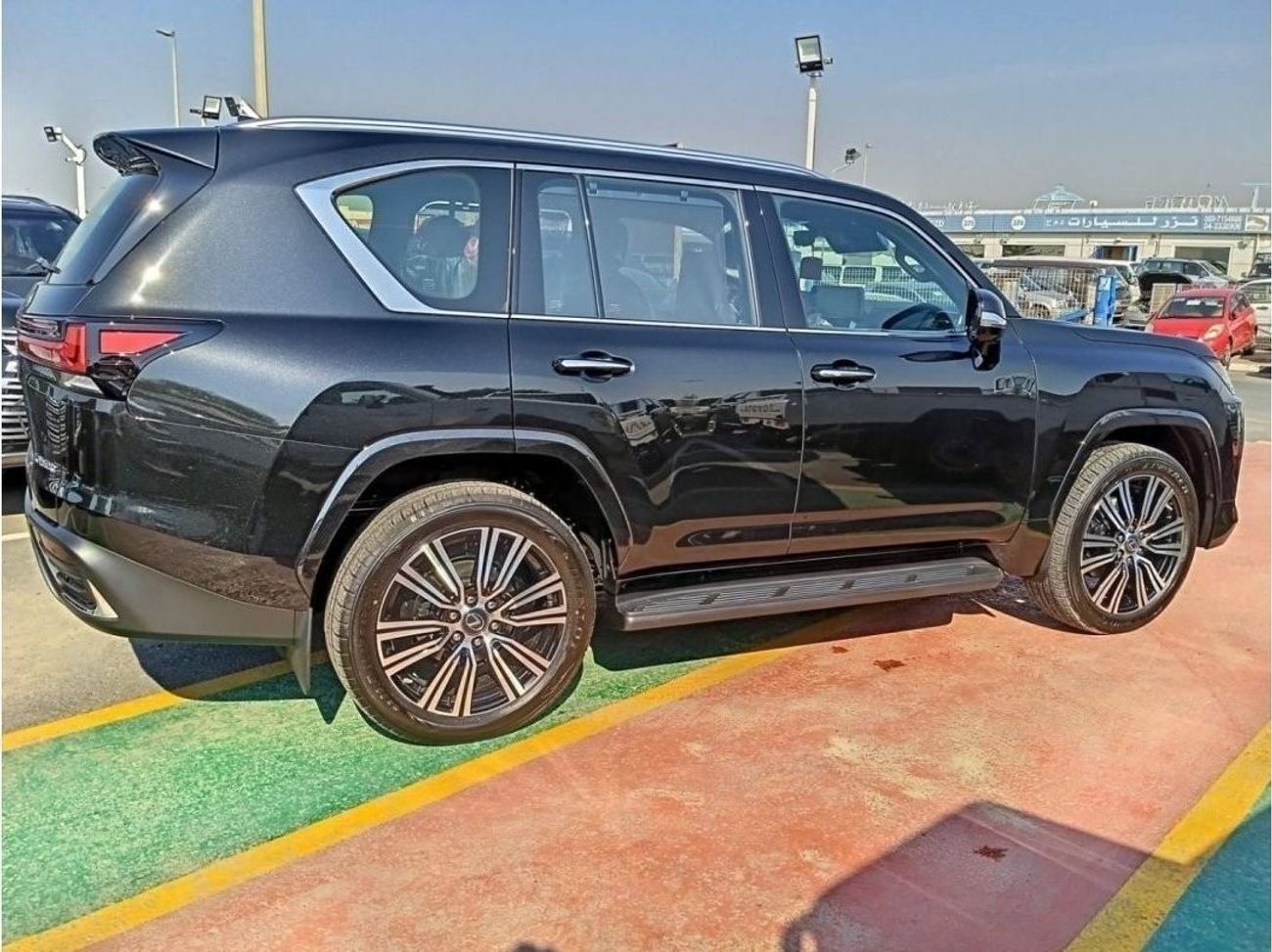 Lexus LX 600 Signature LEXUS LX 600 SIGNTURE BLACK/RED