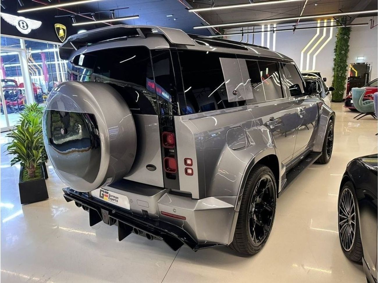 Land Rover Defender VENUUM 2023 DEFENDER 1/99 LIMITED EDITION