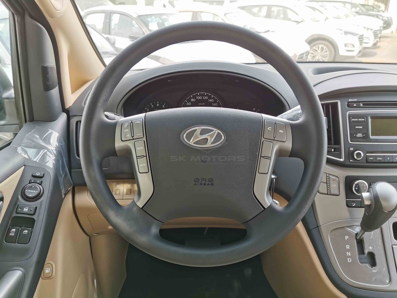 Hyundai H-1 2.4L 4CY Petrol, 16" Rims, Front & Rear A/C, Dual Airbags, CD-USB-AUX, Fabric Seats (CODE # HV02)