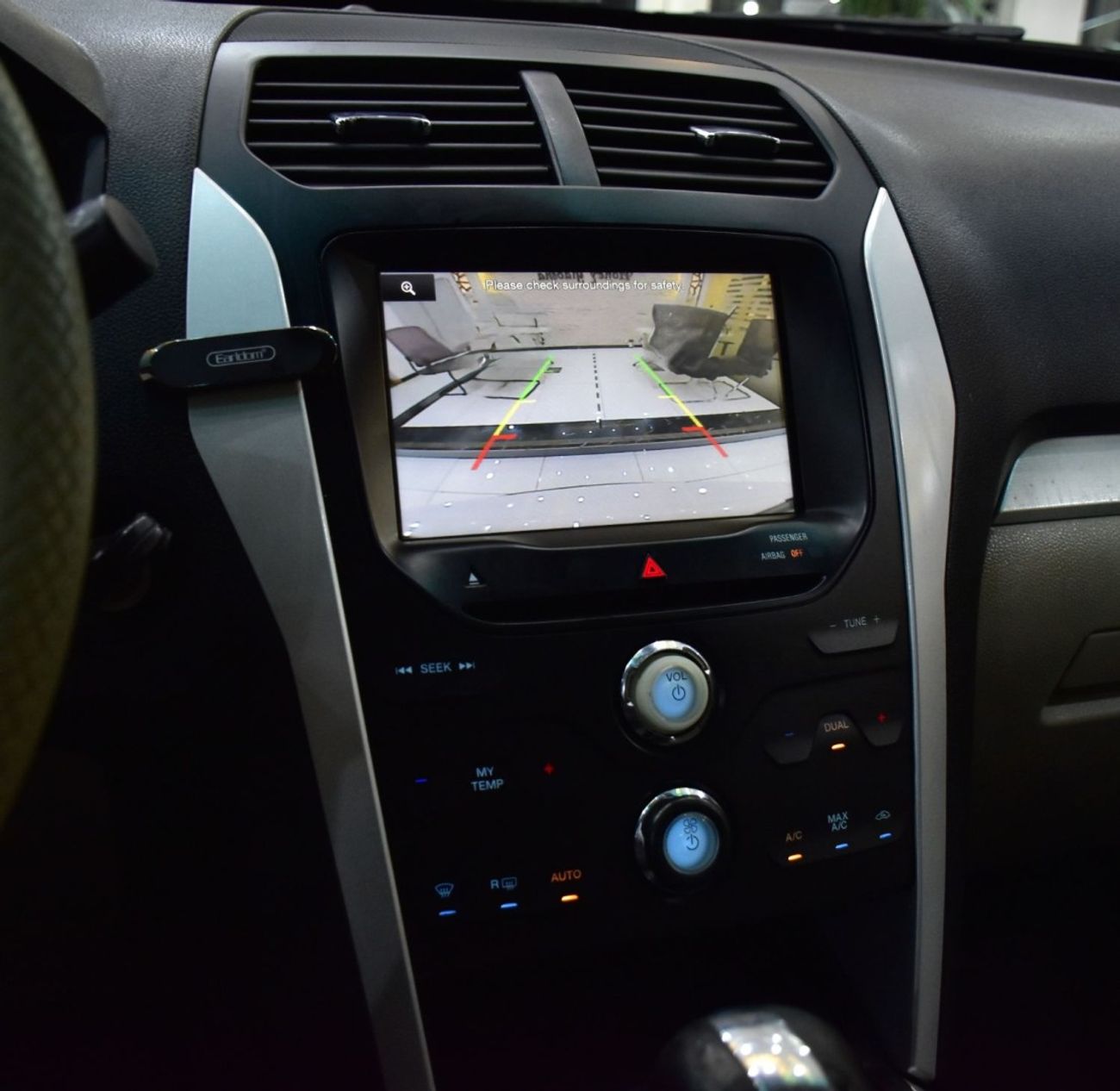 Ford Explorer EXCELLENT DEAL for our Ford Explorer XLT ( 2015 Model ) in White Color GCC Specs