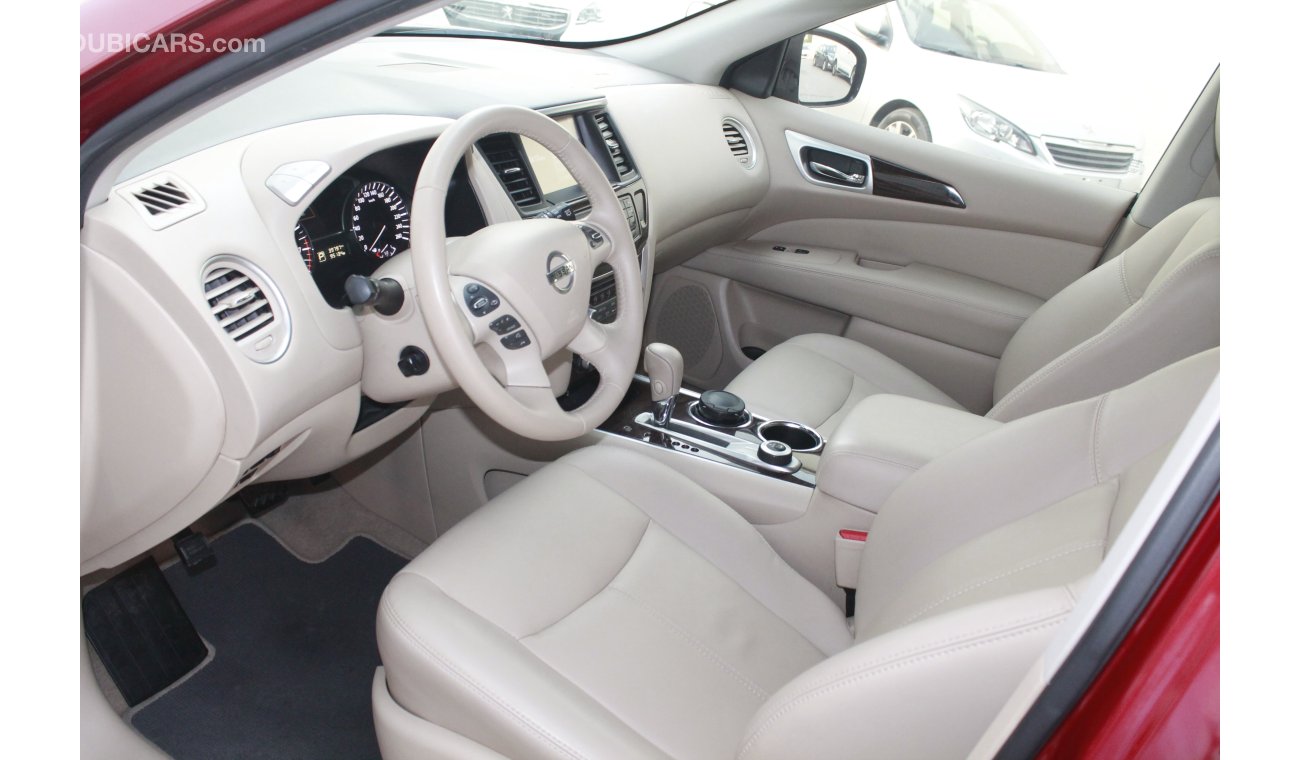 Nissan Pathfinder 3.5L V6 SV 2015 WITH REAR CAMERA SUNROOF