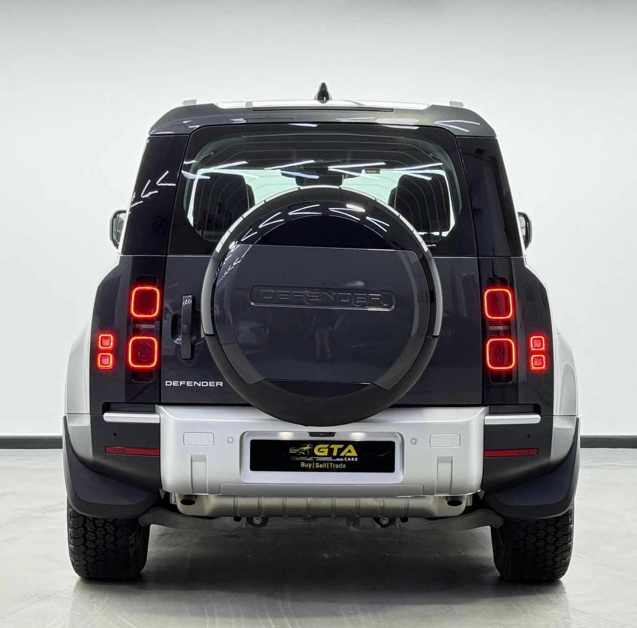 Land Rover Defender P300 110 2.0L (5 Seater) 2024 Land Rover Defender 110 SE P300, 2026 LR Warranty, 2029 LR Service Pac