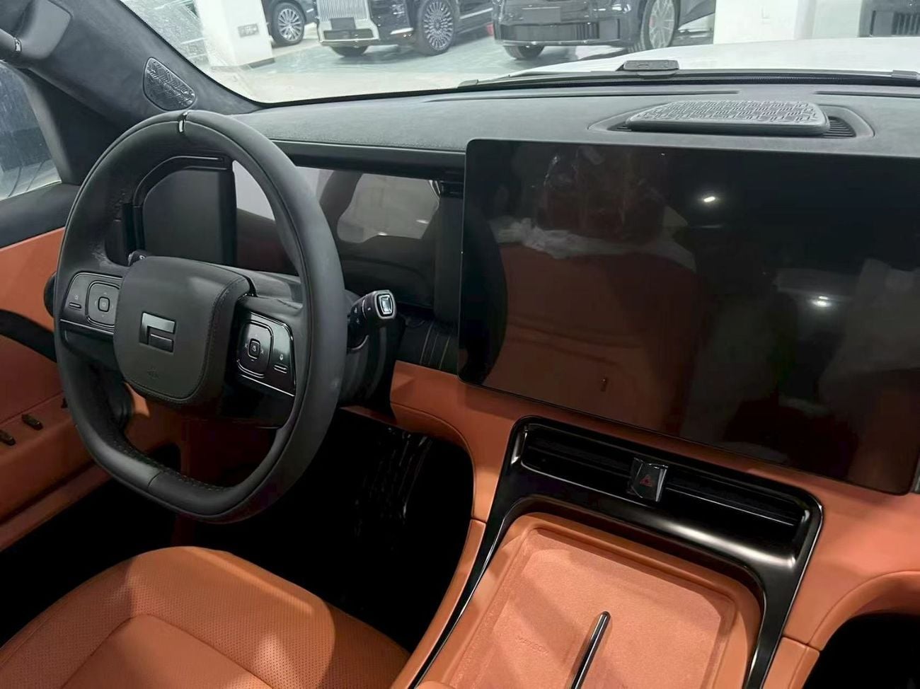 روكس أداماس VIP ADAMAS 6 SEATS  AND 7 SEETAS