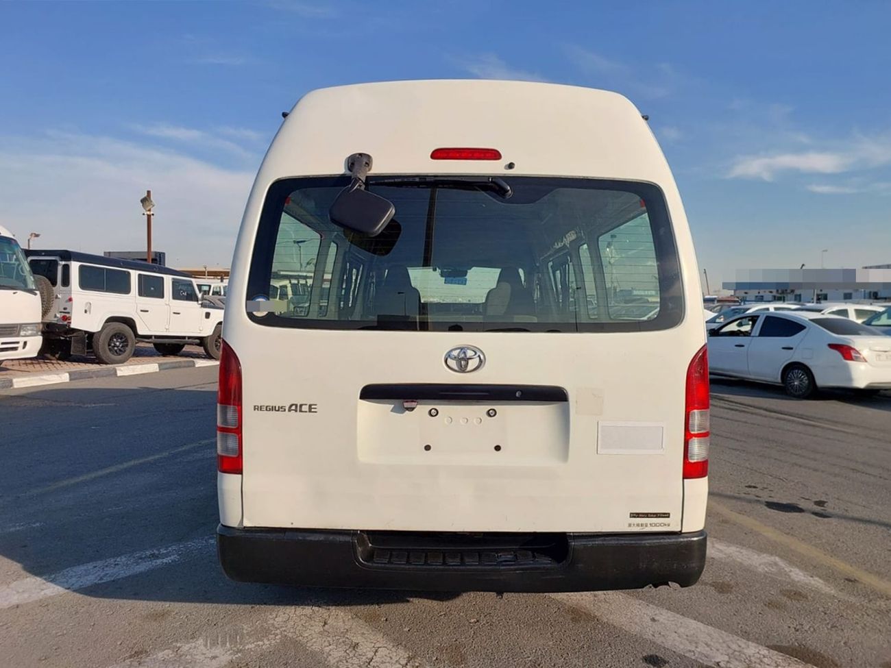 Toyota Hiace TOYOTA HIACE VAN RHD 2015 MODEL 3.0 L DIESEL AUTOMATIC(PM16111)