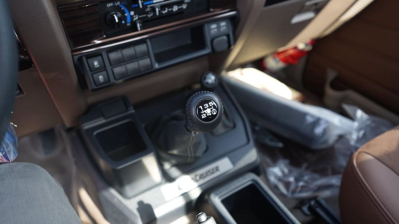 تويوتا لاند كروزر بيك آب TOYOTA LAND CRUISER 79 SINGLE CAB PICKUP PETROL 4.0L V6 4WD MT MODEL 2025 40TH ANNIVERSARY FULL OPTI