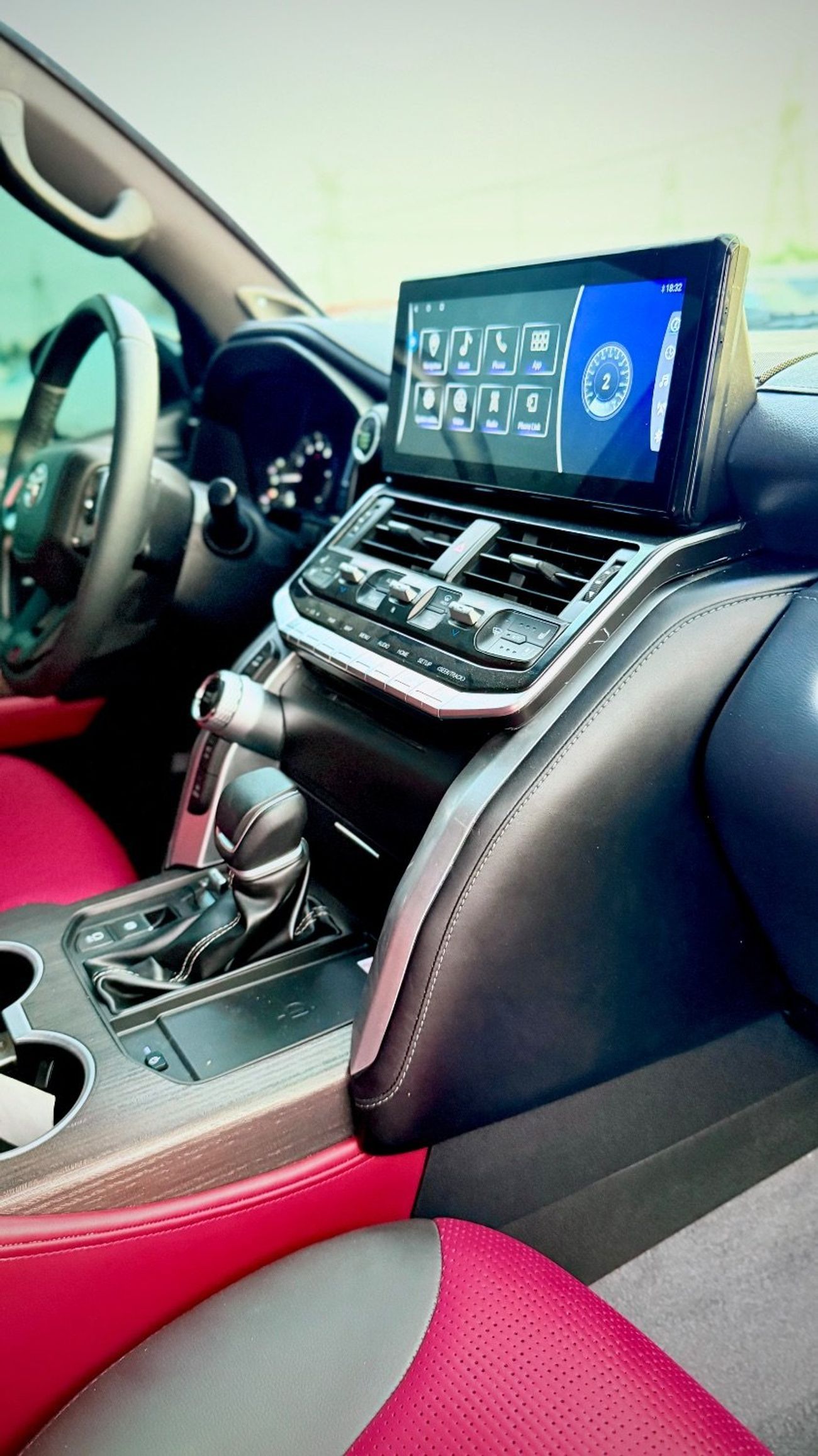 تويوتا لاند كروزر 2018 Model Facelift to 2025 LC300 Exterior and Interior Both Full Option V6 Engine