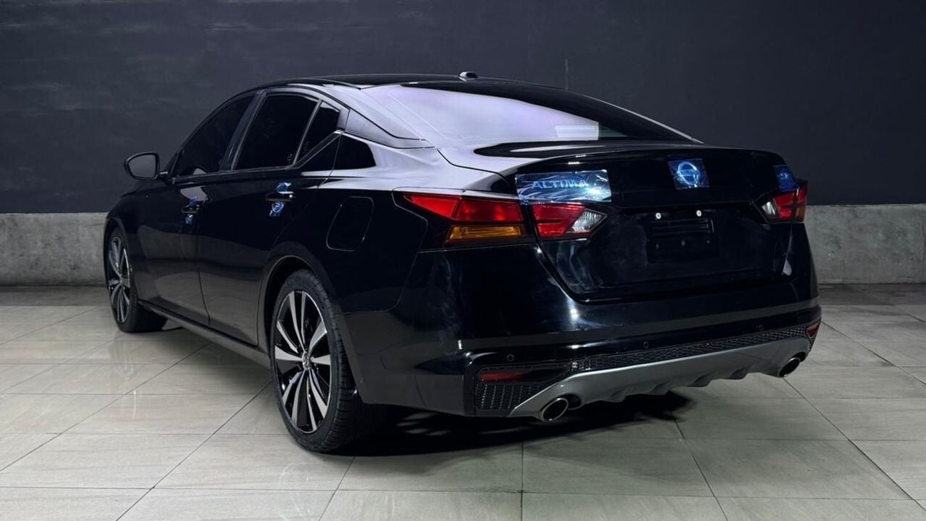 نيسان ألتيما