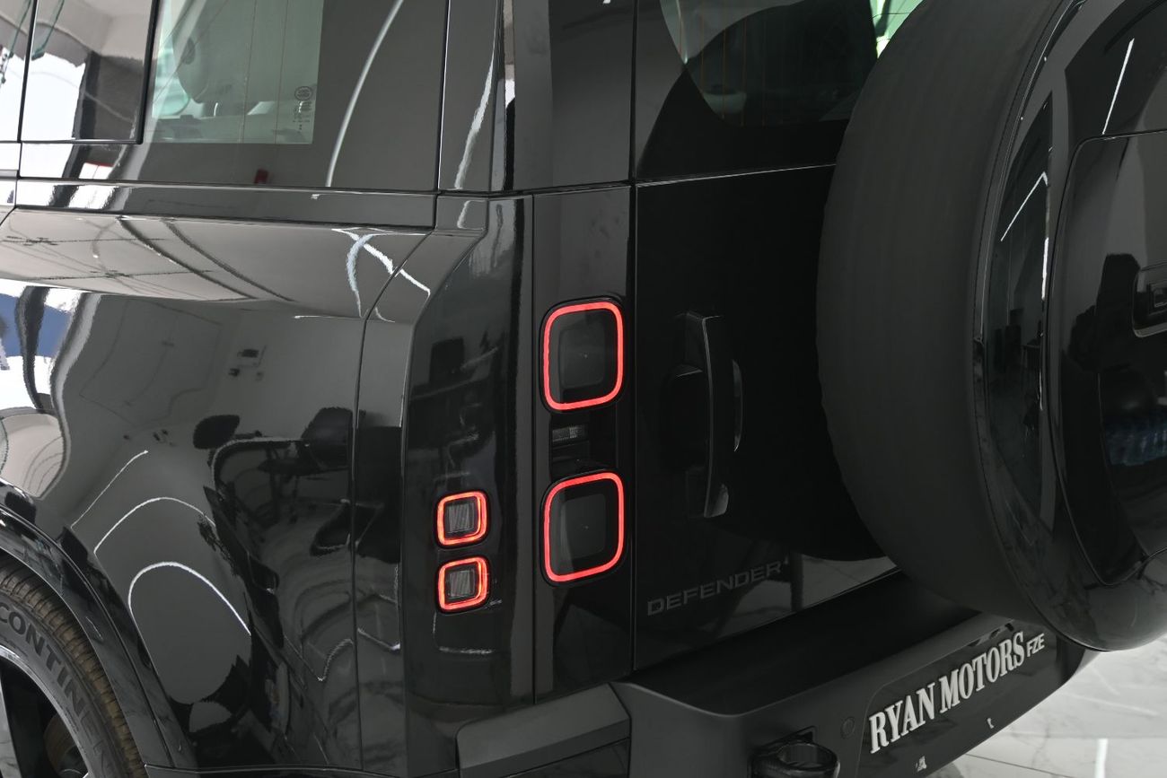 لاند روفر ديفندر Land Rover Defender P400 X-Dynamic HSE, 3.0L Turbo In-Line 6 Cylinder, Model 2026