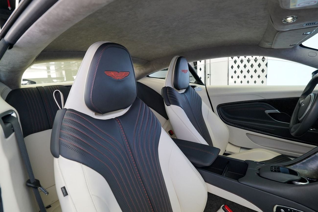 أستون مارتن DB11 Std 4.0L